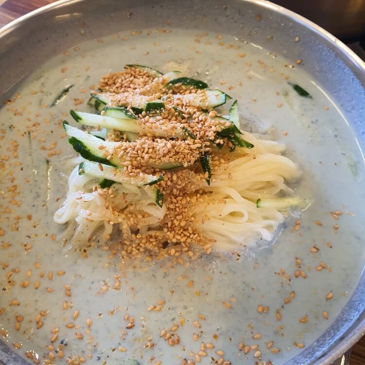 시원하게-말아진-콩국수