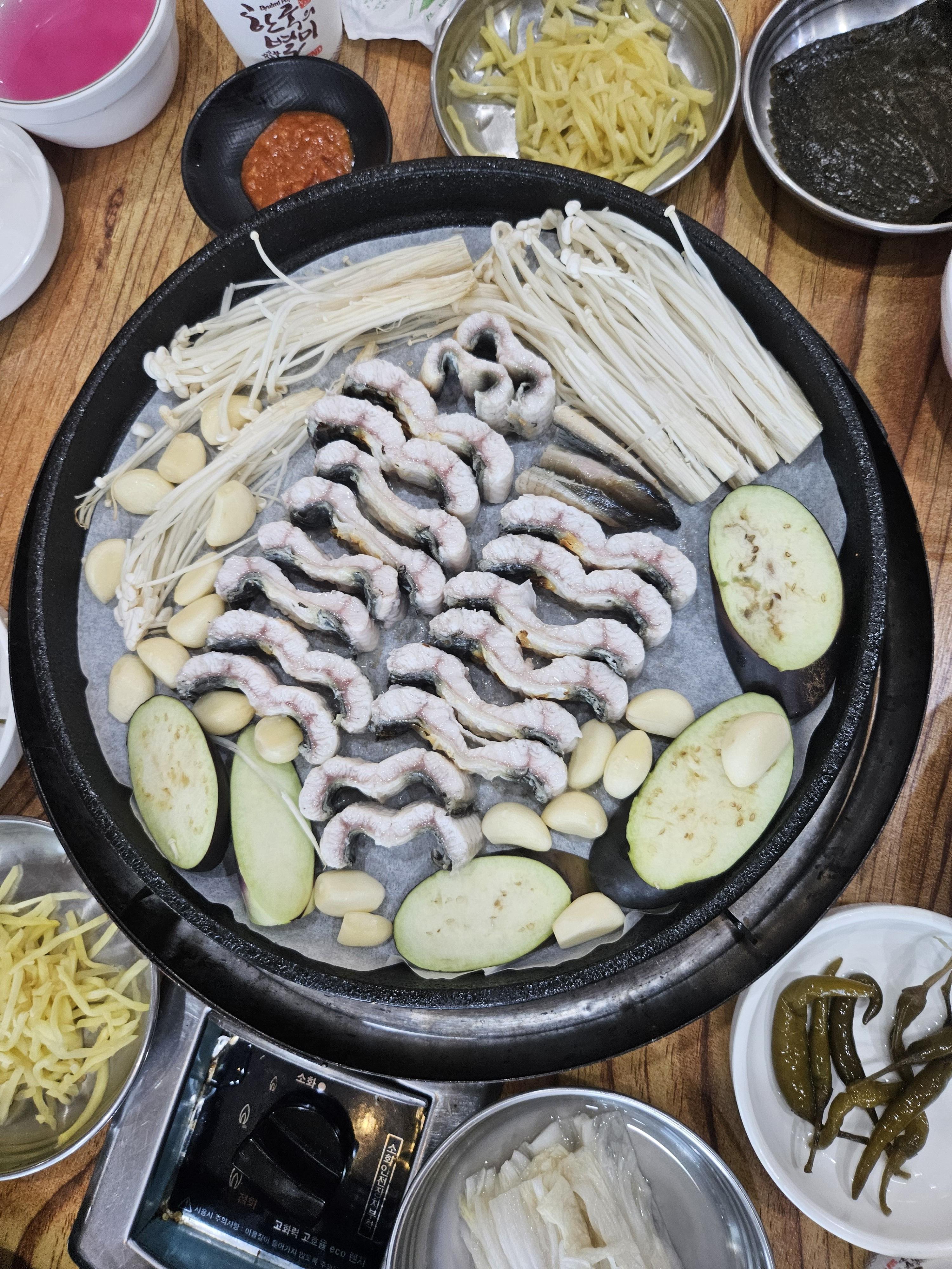 반구정 민물장어 장어 굽는 이미지