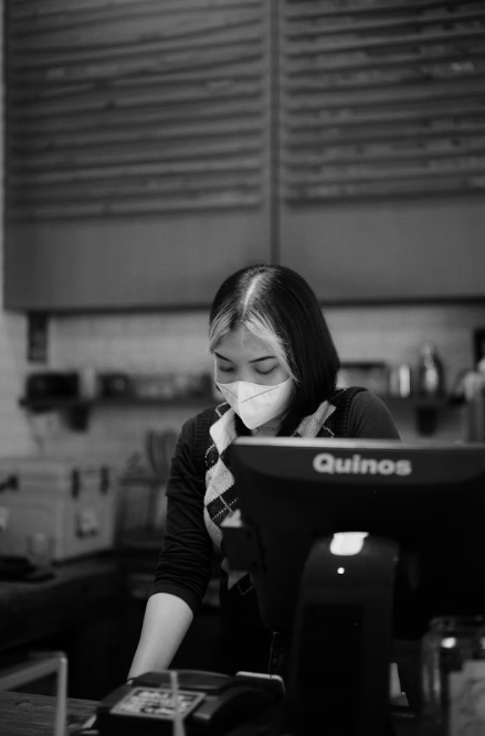 조용한 사무실에서 콧물 훌쩍임 소리 안 내려고 써본 별의별 방법들