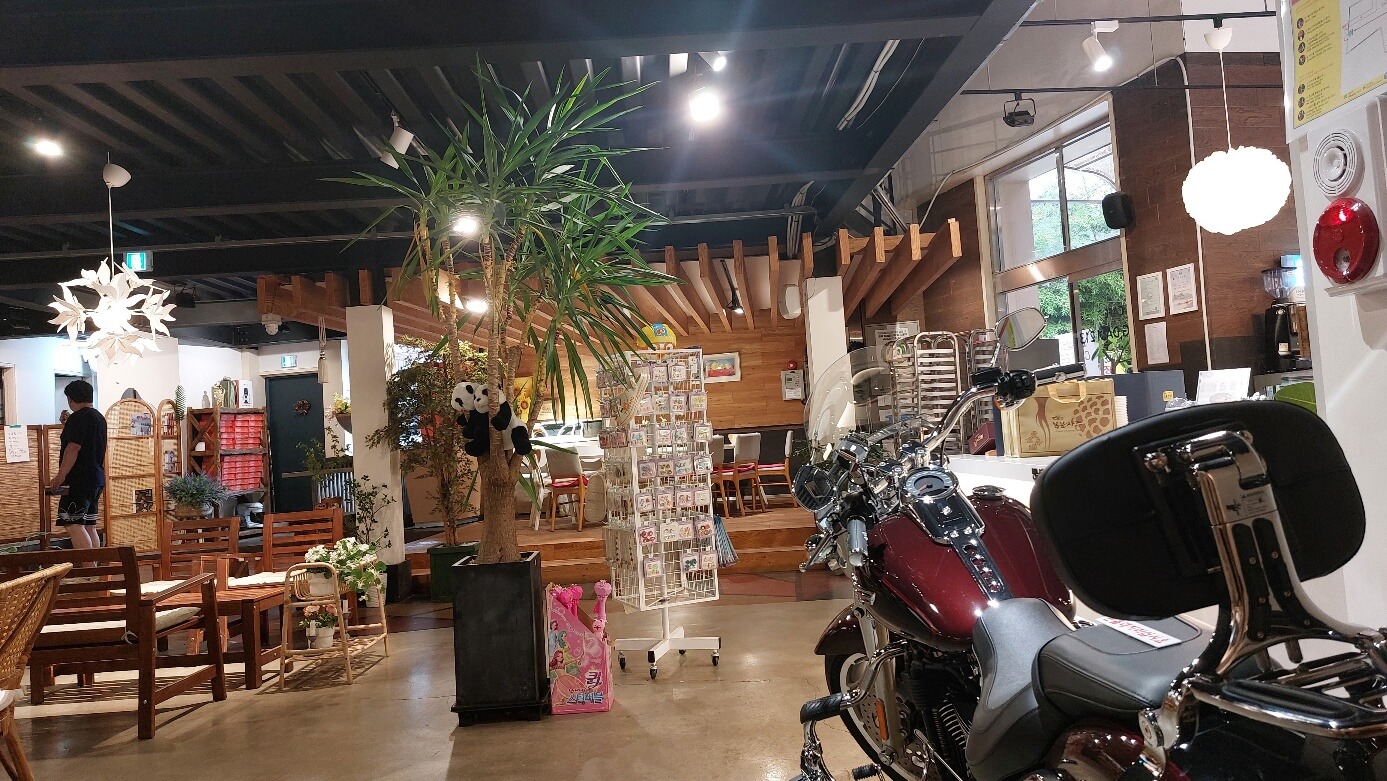 카페내부모습-오토바이