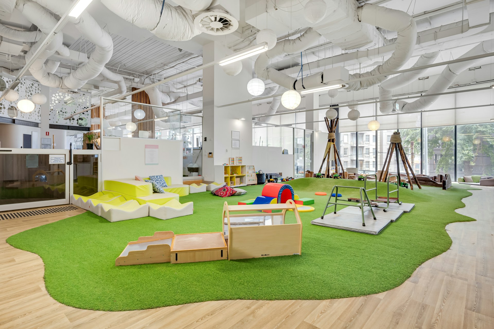 오후 3시, 탕비실에서 마주친 뜻밖의 생기