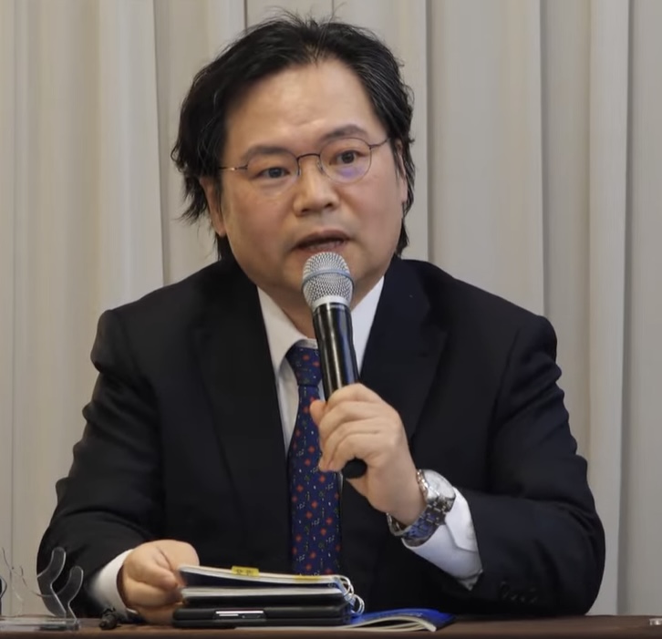 고양이 쥐 생각하는 의사들, 전공의 처우개선 먼저