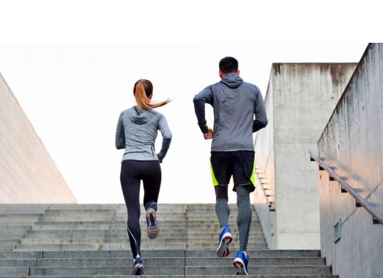 규칙적인 운동과 취미활동 즐기기