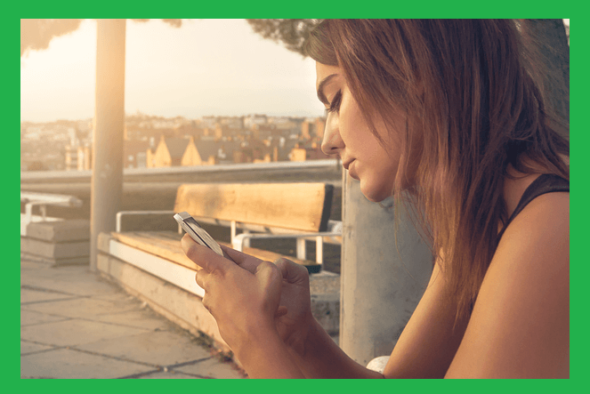 스마트폰-하는-여자