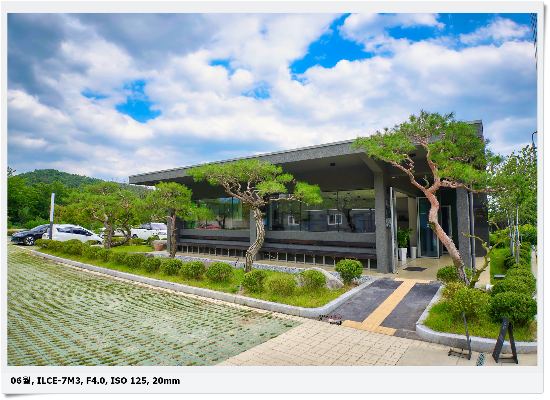 10개의 테마! 예술과 커피가 있는 울산 갤러리카페 '미지의'