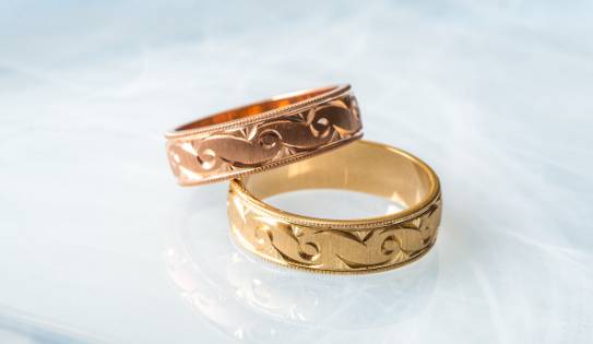 국제 금 시세 사상 최고치 경신, 상승 배경과 향후 전망