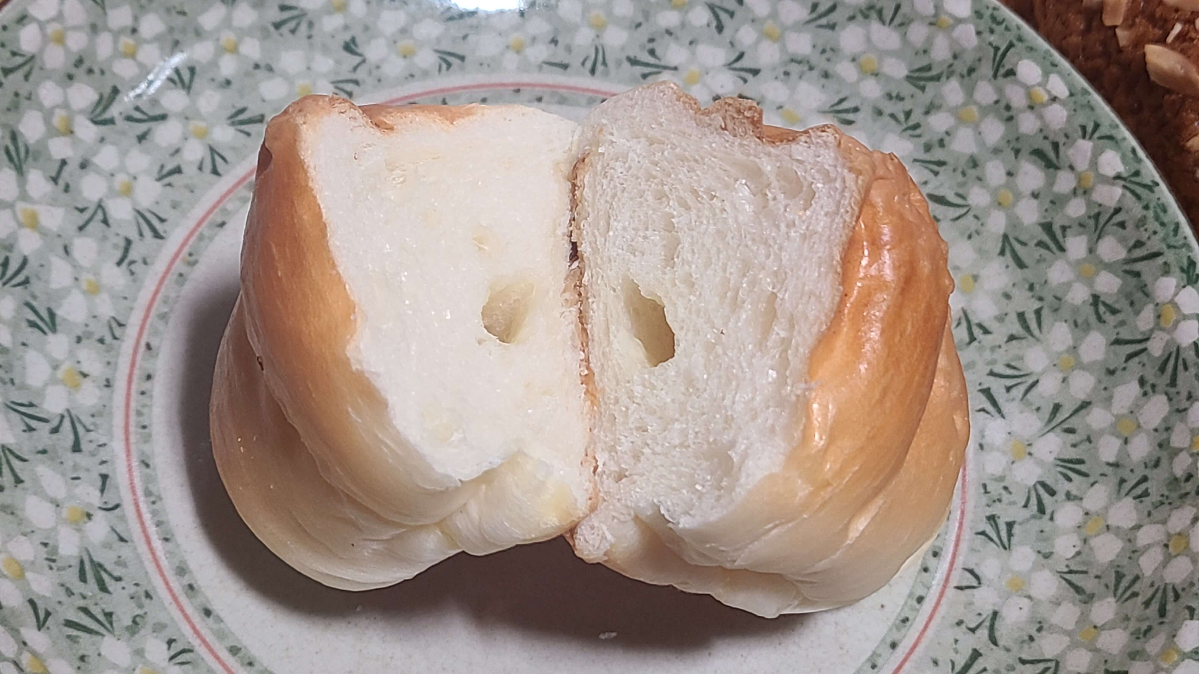 안스-베이커리-소금빵-맛