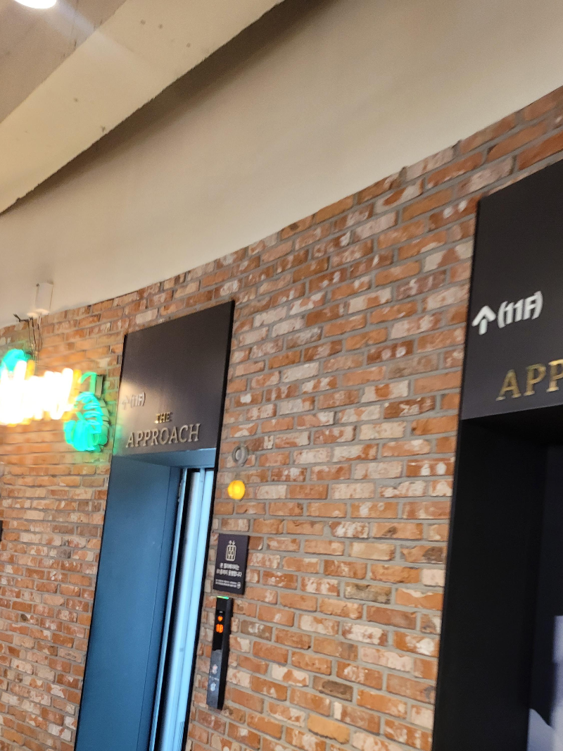 CGV송파 매표소 맞은편 엘레베이터