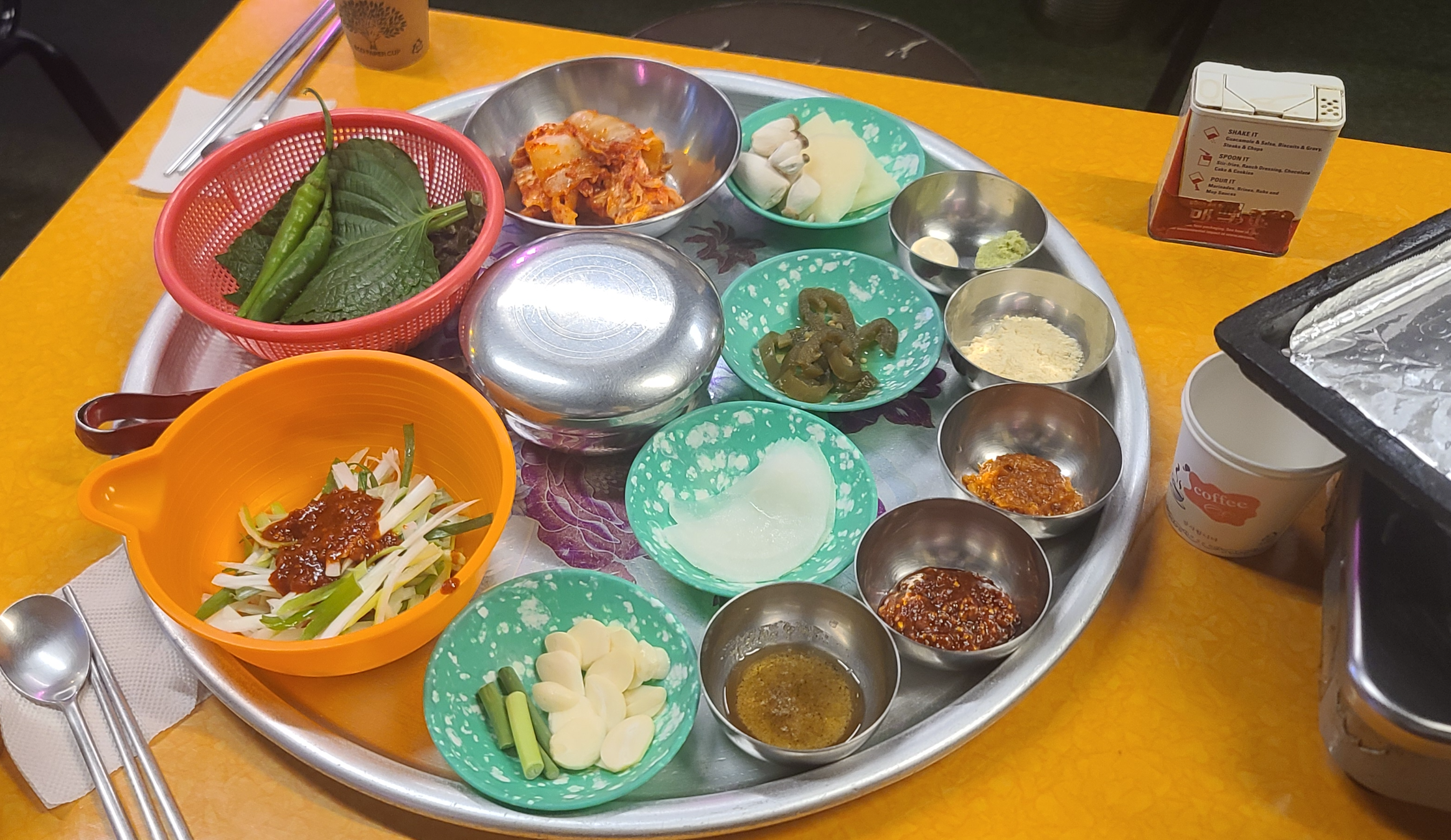 모란맛집 냉삼맛집 깜보 국내산생고기 복고풍 메뉴판 차림표 기본반찬
