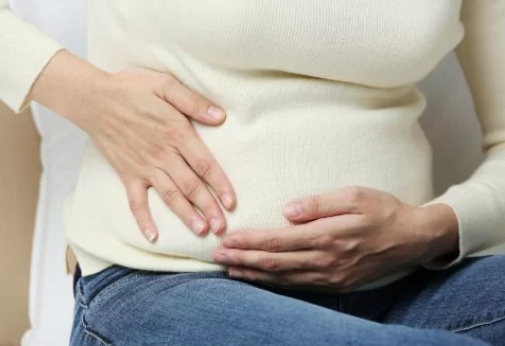 복부팽만감 이미지