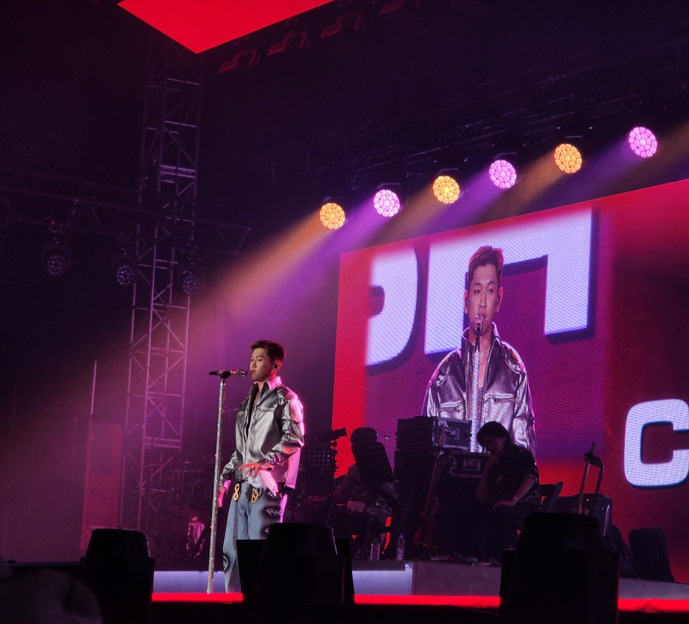 공연중인 크러쉬