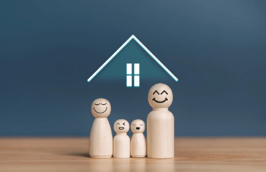 청약당첨되어 기쁜 가족을 표현한 인형