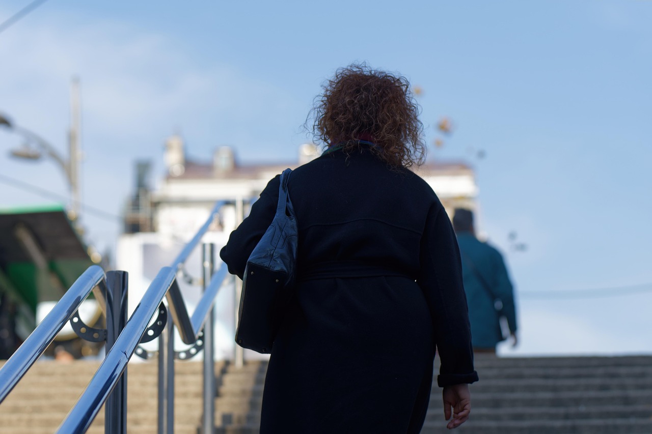 20대 직장인 출퇴근 틈새 운동 계단오르기