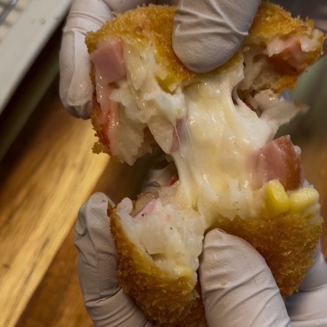 고로케 안의 모짜렐라 치즈