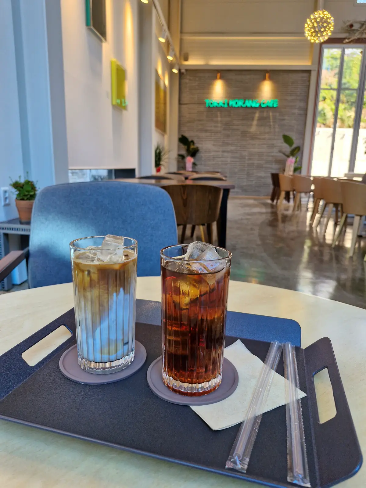 주문한 음료와 커피