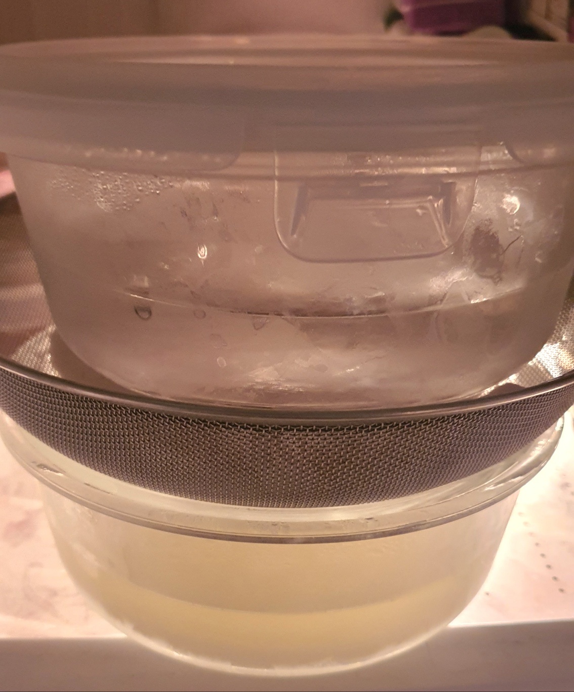 시간이 지나 유청 빠짐 이 느려진 모습