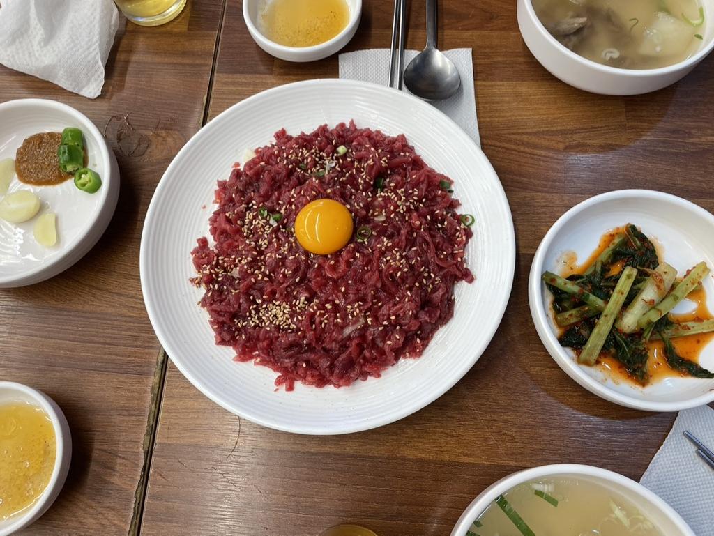 광장시장 형제육회 육회비빔밥 육회