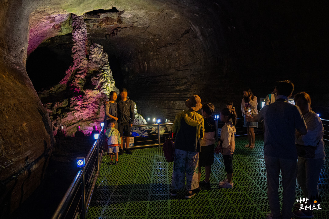제주 만장굴 돌기둥