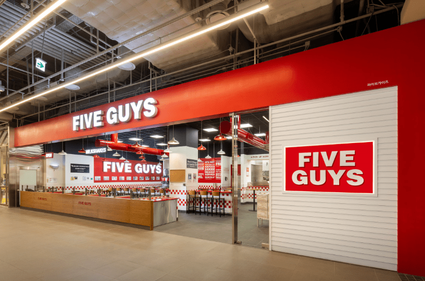 더 현대 가성비 맛집 " 파이브가이즈 여의도점 " 외부 사진