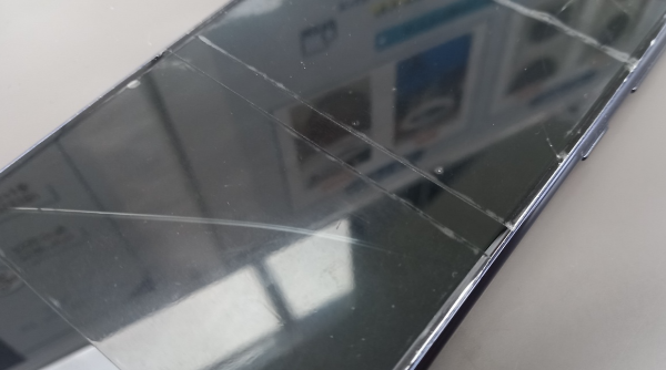 삼성갤럭시 S20 FE 기존 SM-G781N 모델의 액정 파손