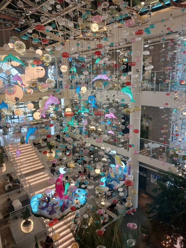 아웃팅스 화려한 소품들