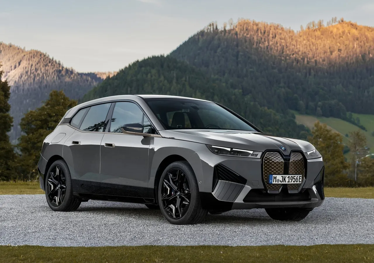 BMW IX M60 차량 이미지