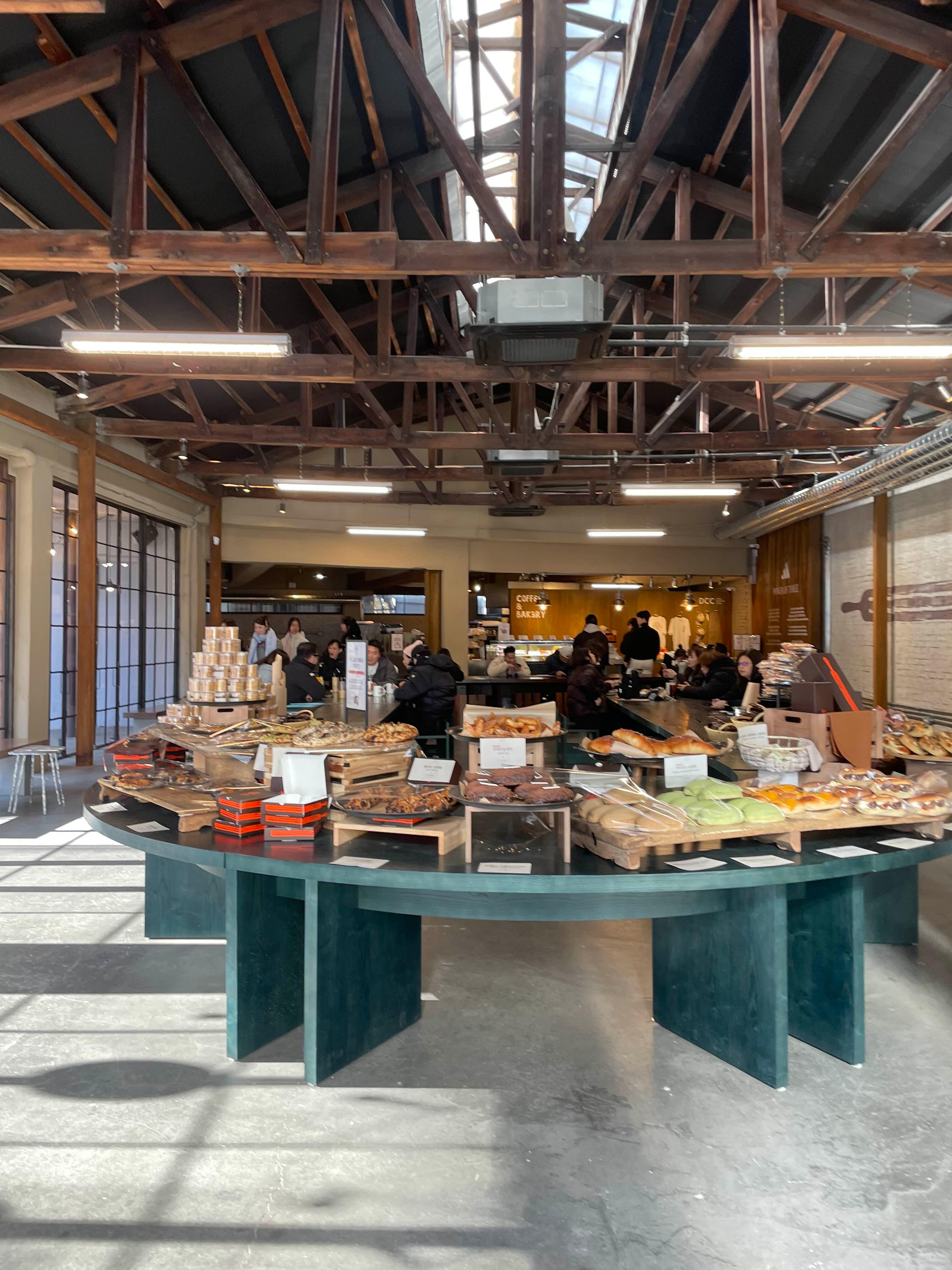 성수동 3 STRIPES 아디다스 카페