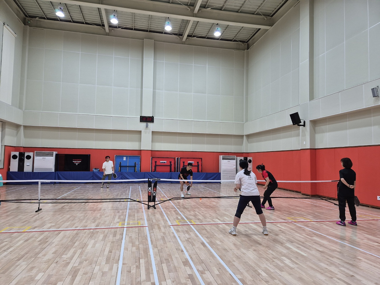 아마추어의 흔한 실수: "서서 들어와서 급하게 낮춘다 - 광주 피클볼 피클코어