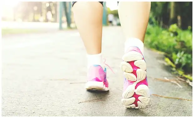 족저 근막염 치료법 (주사, 약, 걷기 중단 방법 등)