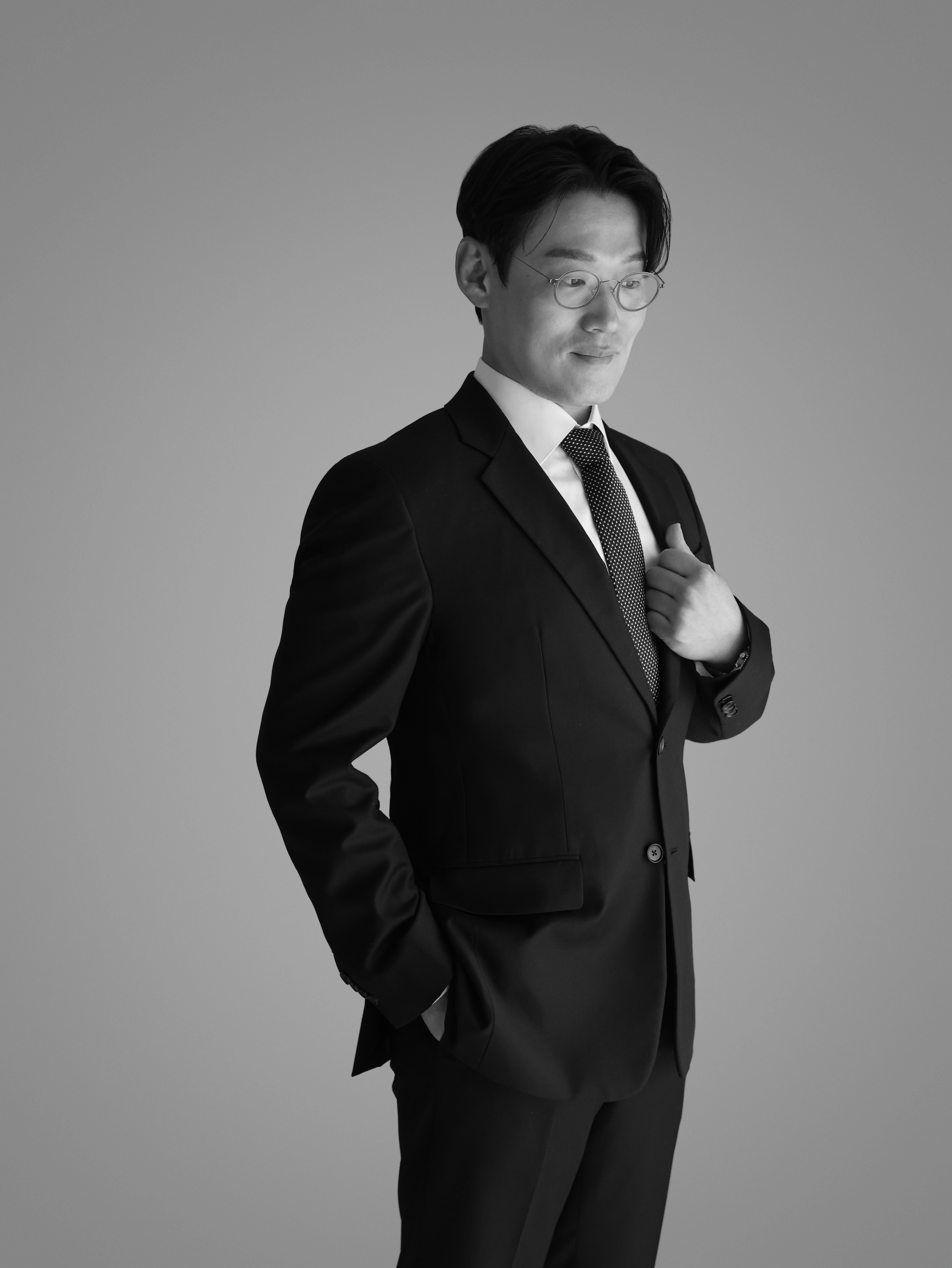 천안 프로필사진 순백스튜디오 — 기품있는 분위기로 사업가 프로필 찍는 방법 3