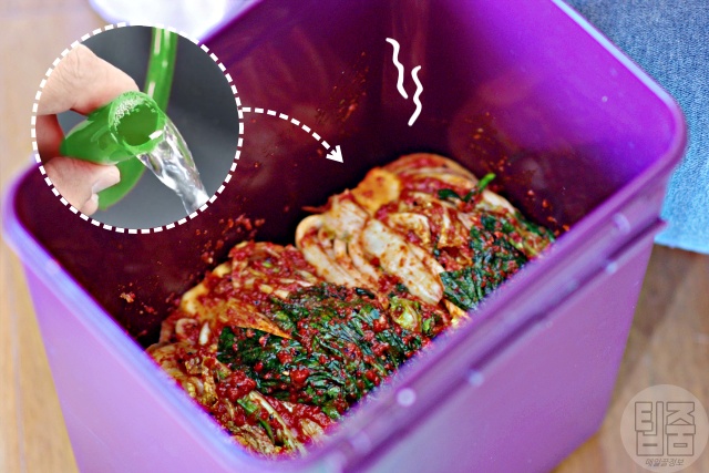 김치냉장고 김치통 김치에서 소독약 냄새가 나요,김장하는법 김치 맛있게 담는법,건강 팁줌 매일꿀정보