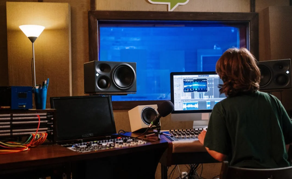 직장인 음악편집 부업의 시간관리, 수익화 전략과 장점이미지