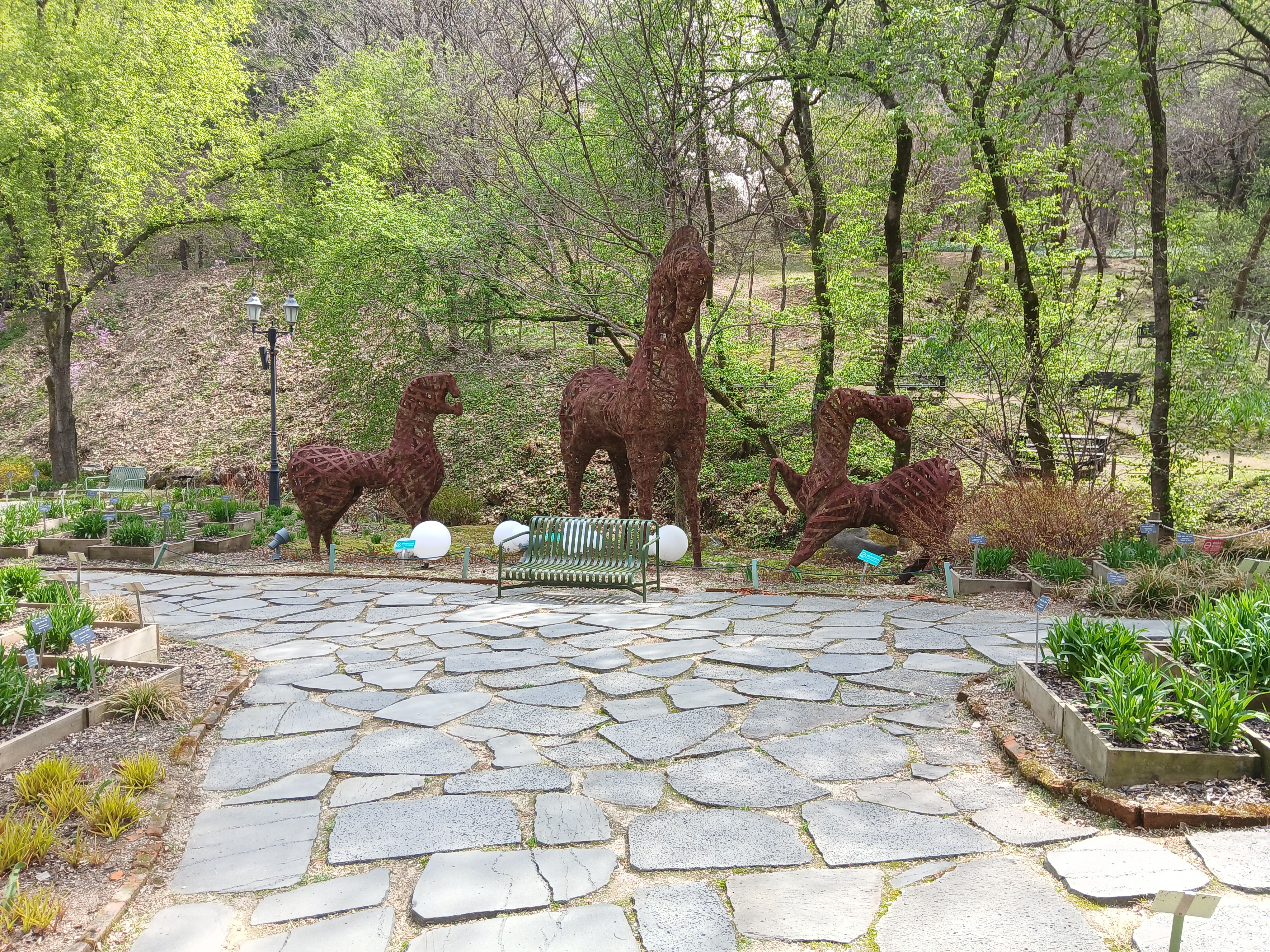 제이드가든 원추리정원 앞 조형물