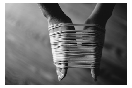 고무줄 다이어트: 손목에 고무줄을 차면 식욕이 줄어든다?