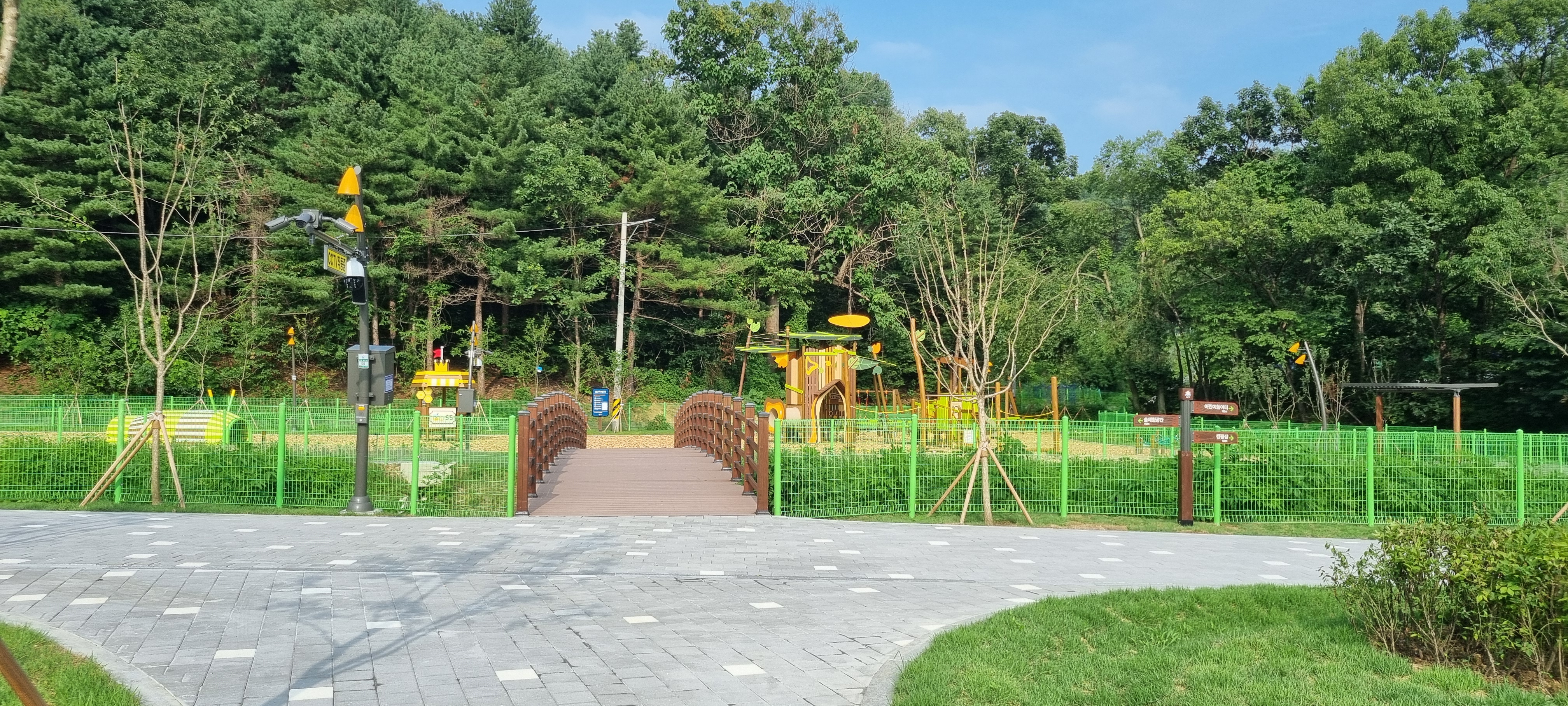 율동공원캠핑장 숲놀이터 입구