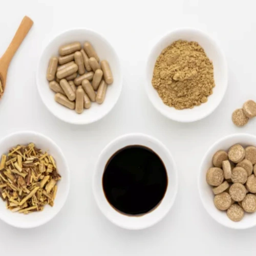 감초추출물로 만든 제품들(알약, 분말, 캡슐, 진액)