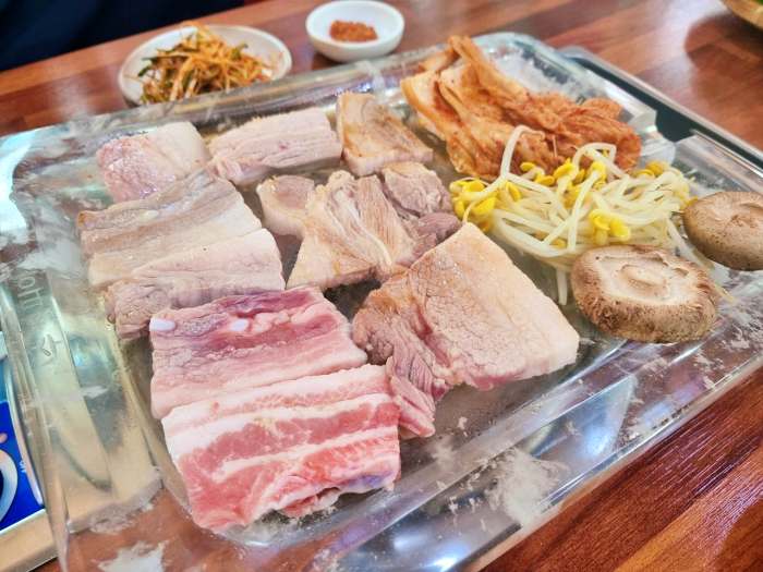 생방송 오늘저녁 청주 무심천 벚꽃길 서문시장 청주식 삼겹살 맛집