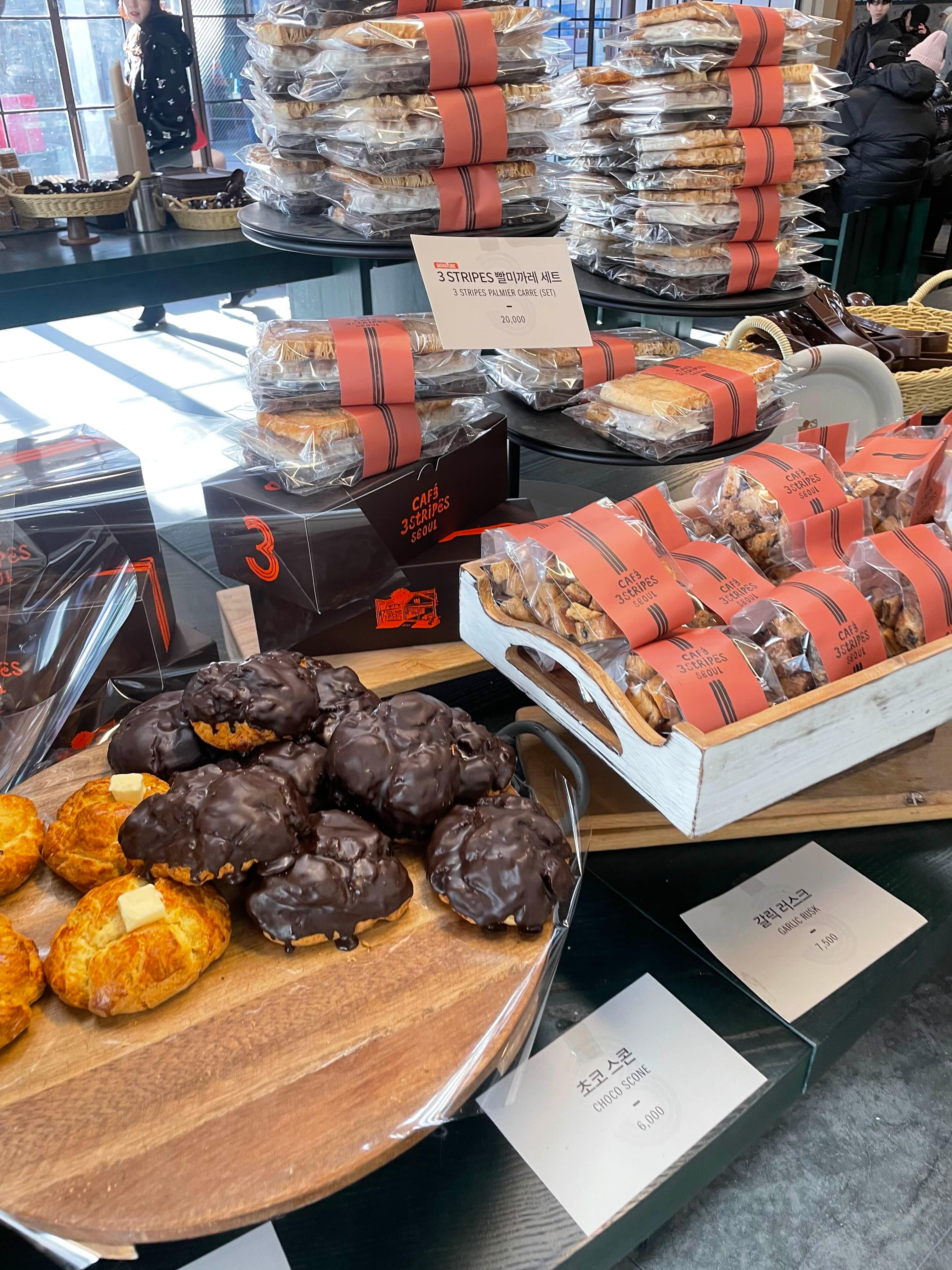 성수동 3 STRIPES 아디다스 카페