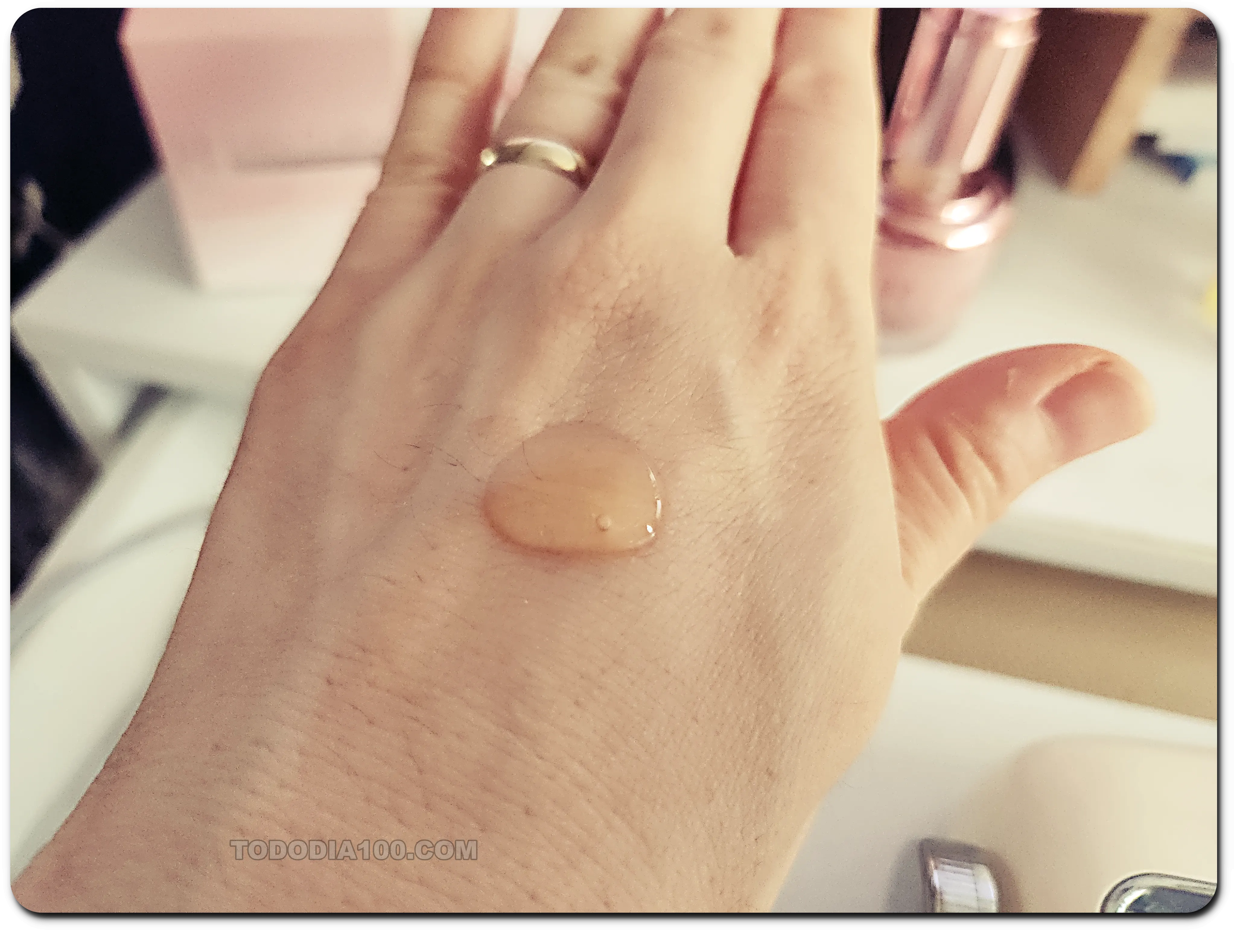 줄기세포-앰플-egf-엑소좀-라라클라라-쿠션-크림-앰플손등에바른