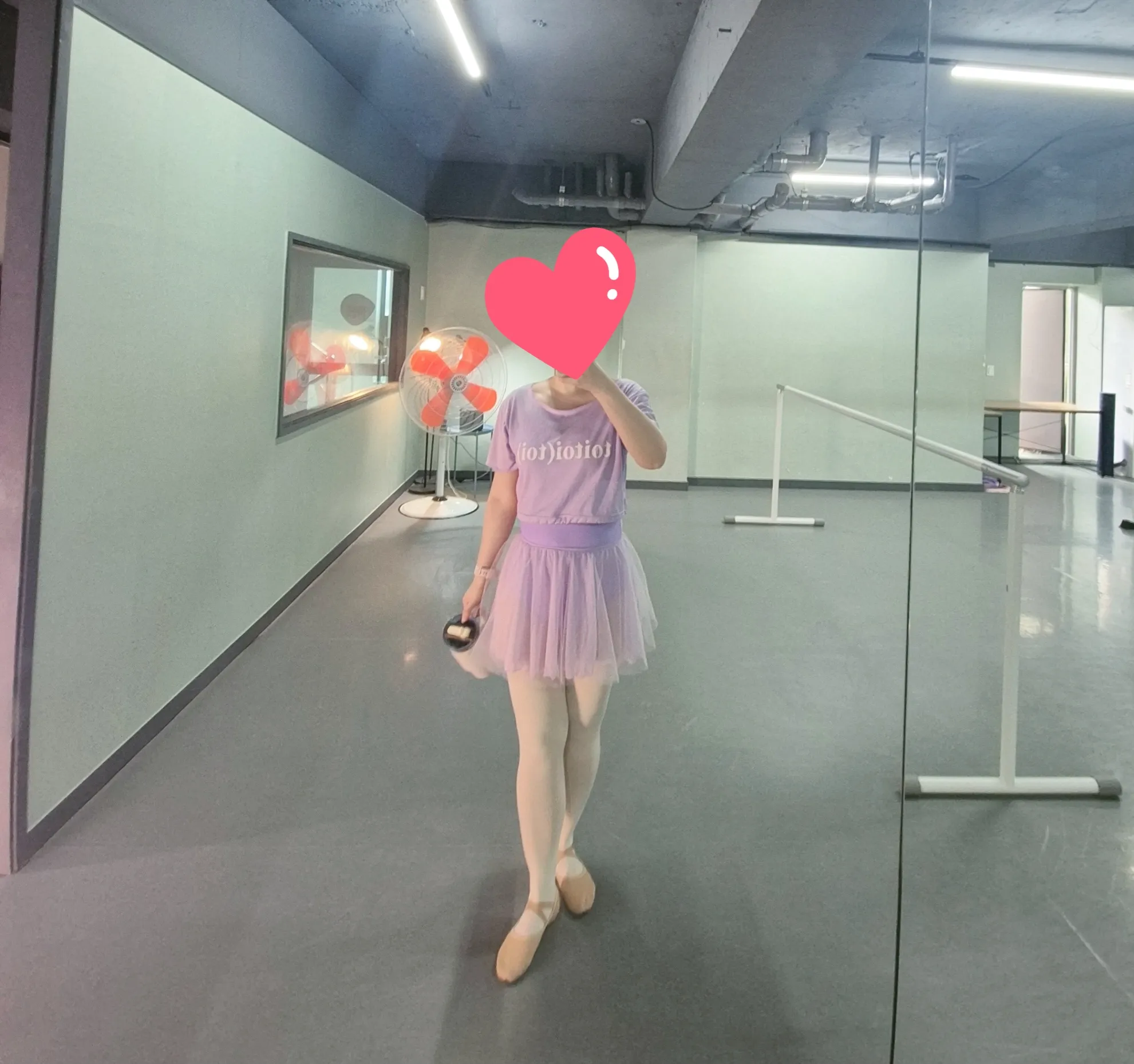 발레 시작하기 전에 거울 앞에서 셀카