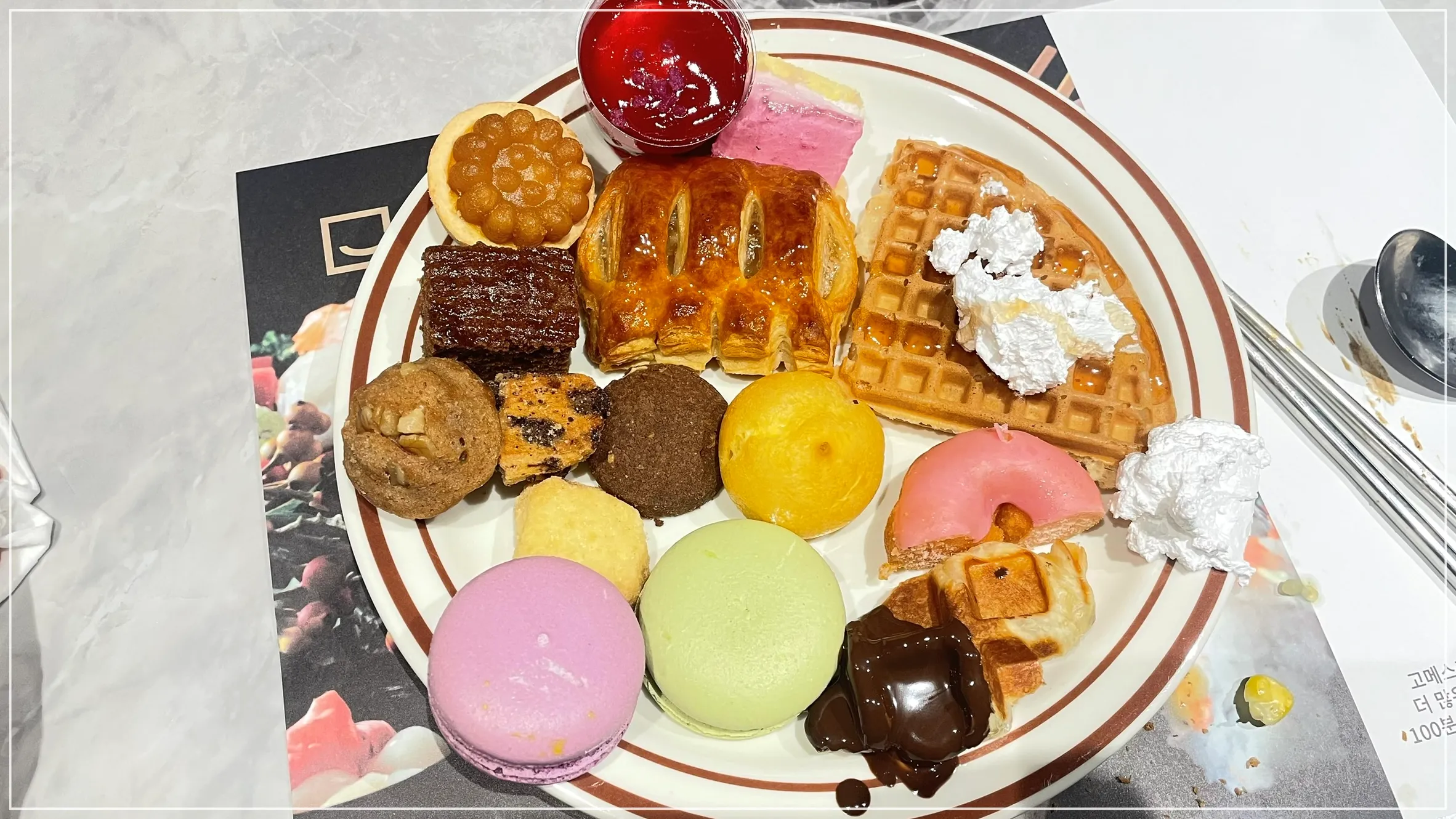 고메스퀘어-뷔페-음식-메뉴-후식-마카롱-와플