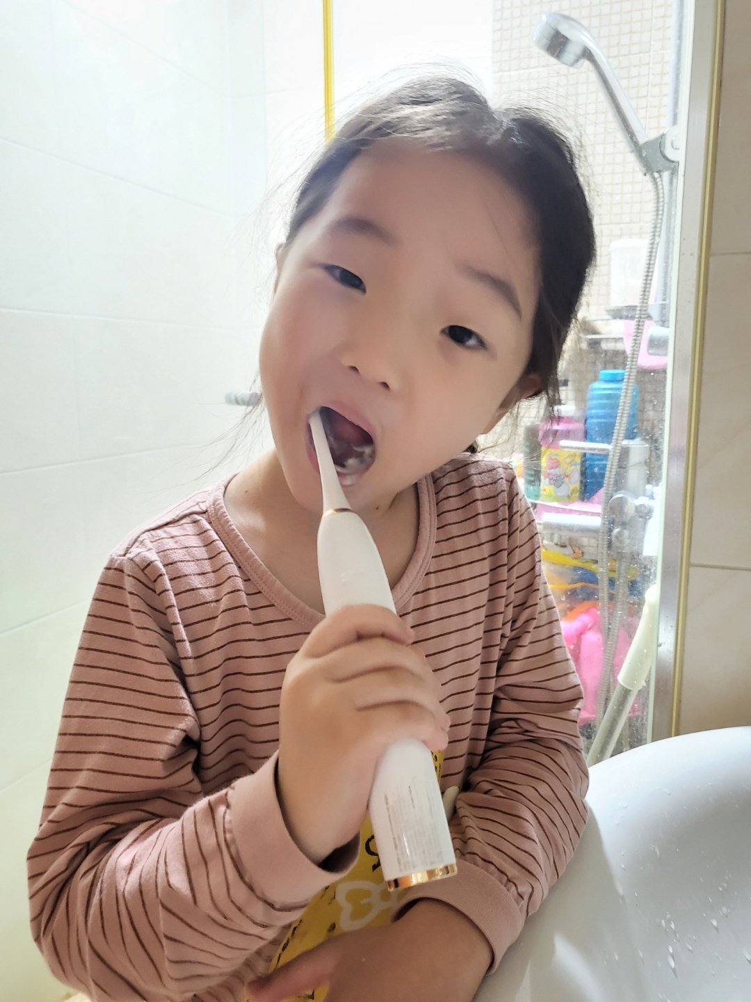 전동 칫솔 (오아 클린이 소프트 전동 칫솔)