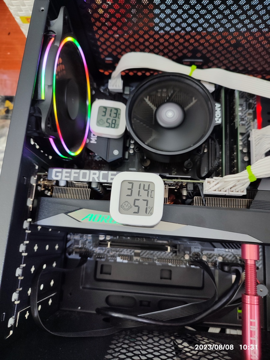 CPU, VGA 위의 공기 온도 측정 중