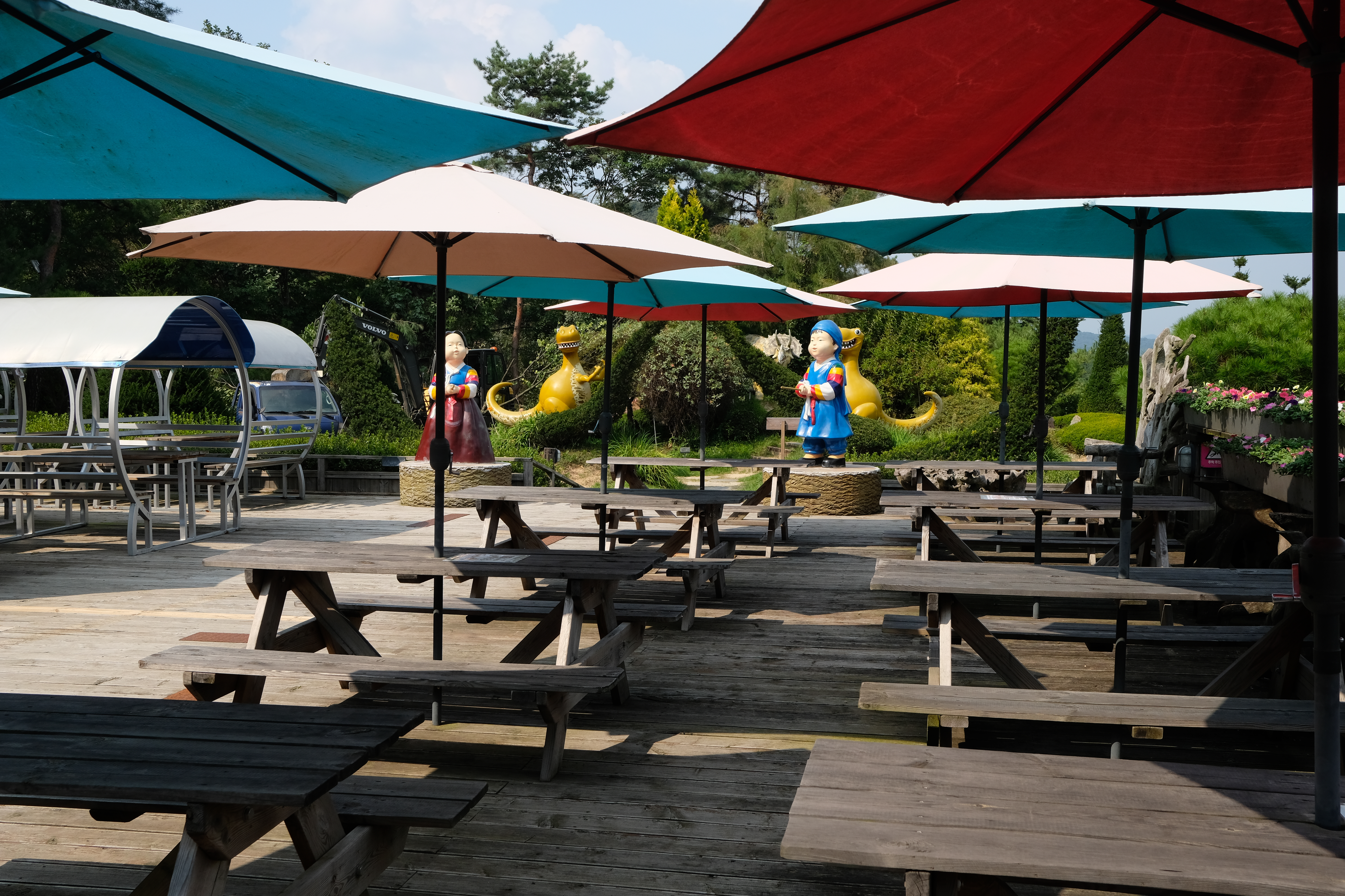 덕평공룡수목원 공룡카페 야외 테이블