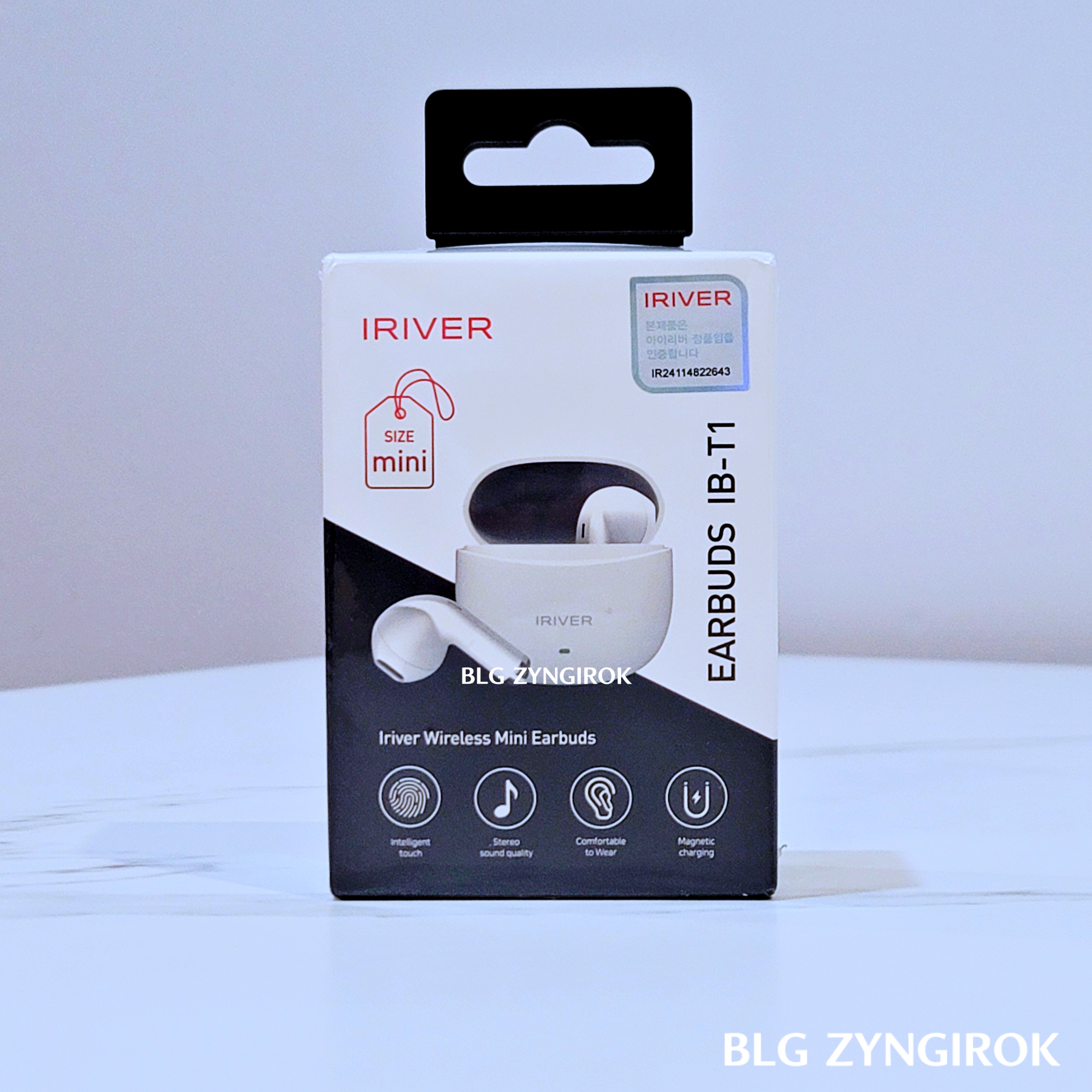  오픈형 이어폰 리뷰 - IRIVER IB-T1 - 상자가 테이블에 놓여있다.