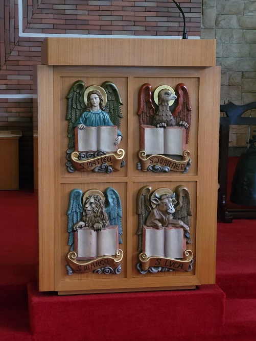 부산 광안성당 독서대 복음사가 상징물 부조 작품