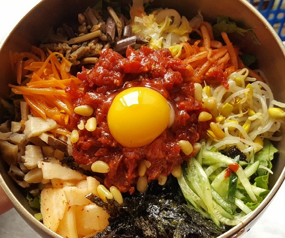 집밥 느낌 가득한 한 그릇 요리 비빔밥, 덮밥, 향