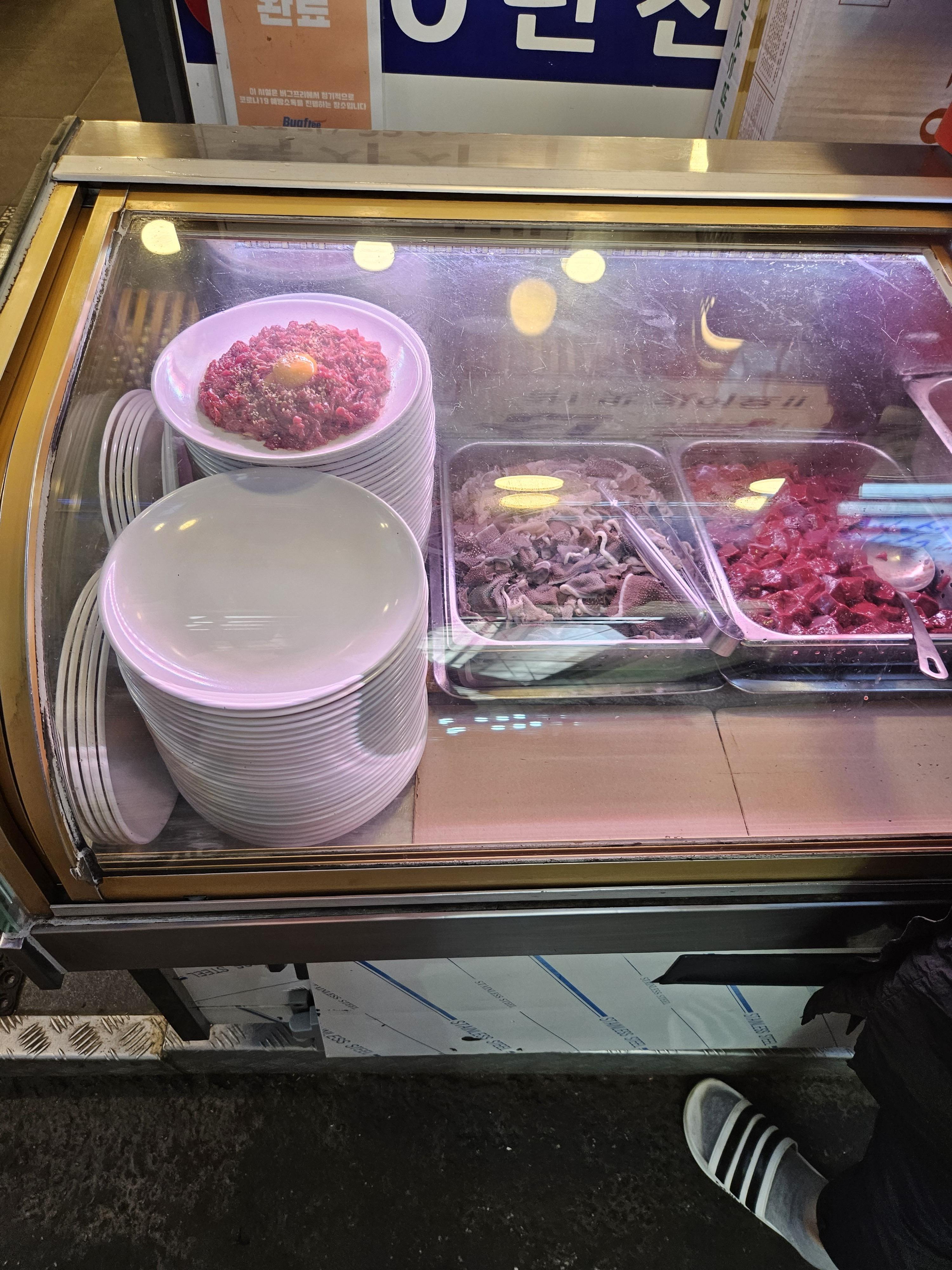 광장시장 창신육회 육회 조리대