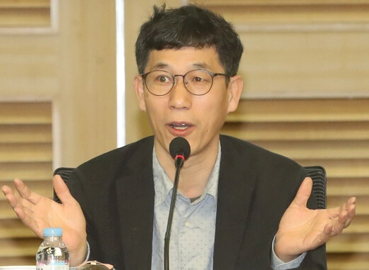 진중권 프로필 나이 고향 학력 교수 경력