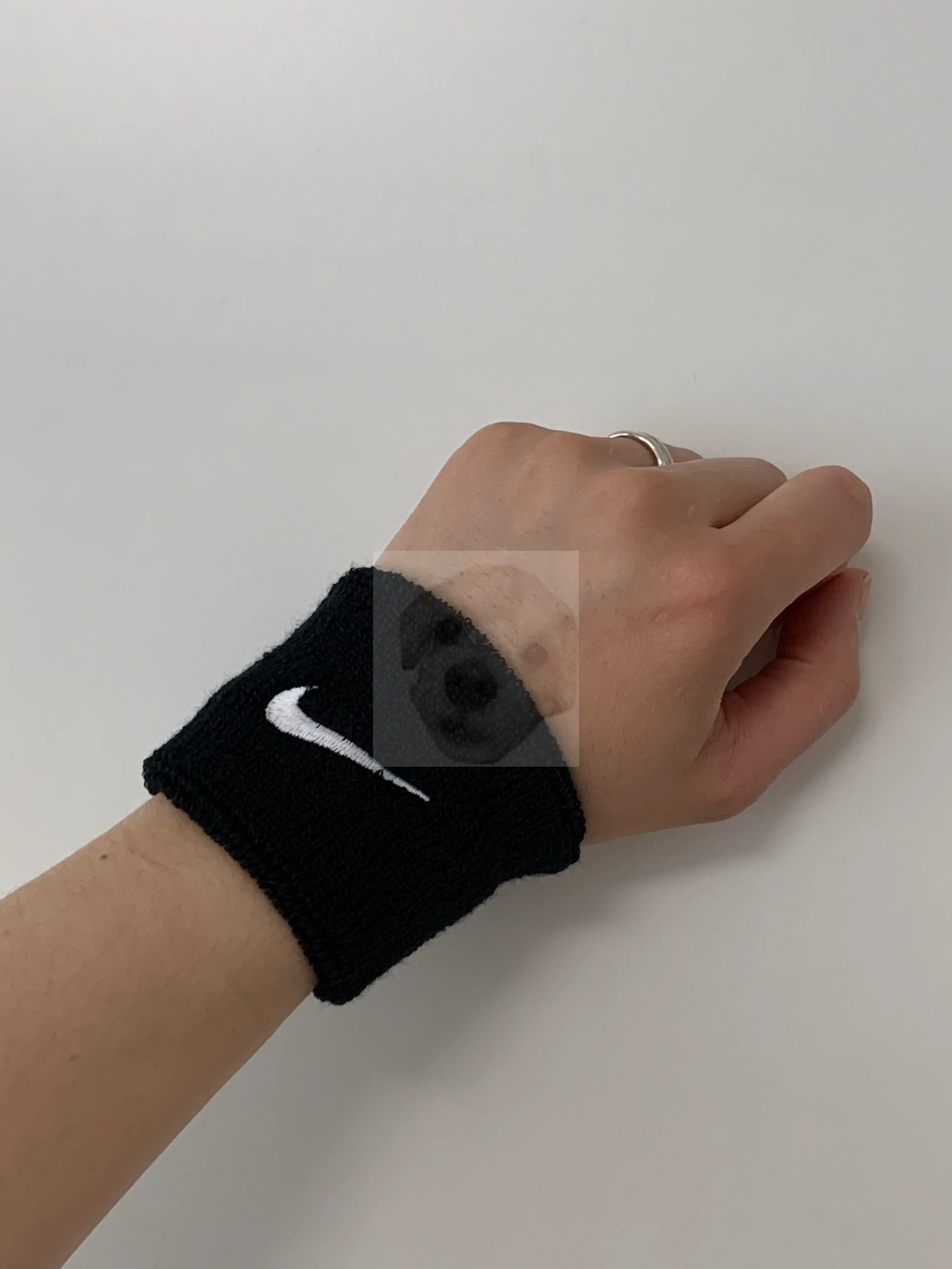 나이키 리스트 밴드 아대 착용 사진